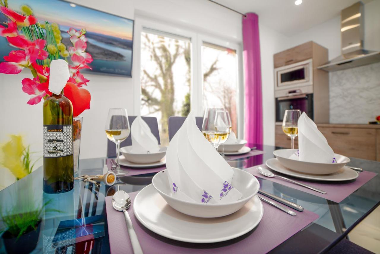 Vega Lux Apartment *